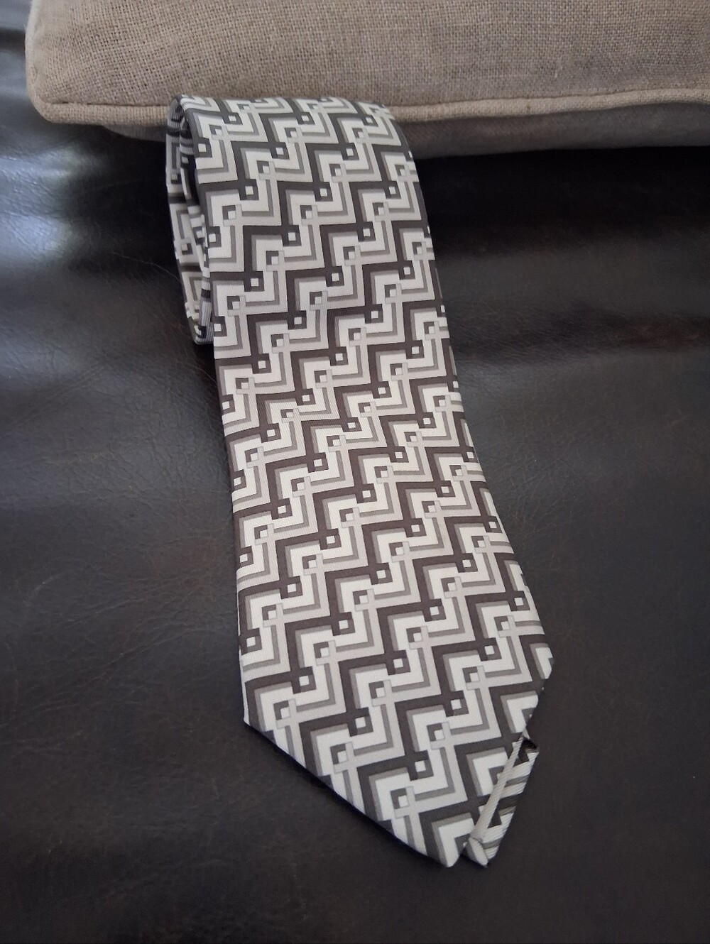 Authentic Hermes Tie - Picture 5 of 8